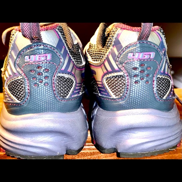 Women’s NEW BALANCE size 8 tennis shoes - Picture 5 of 7